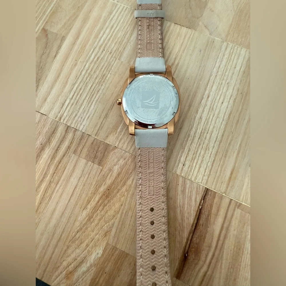 Sperry top-sider ladies rose gold tone and gray leather watch NEW BATTERY